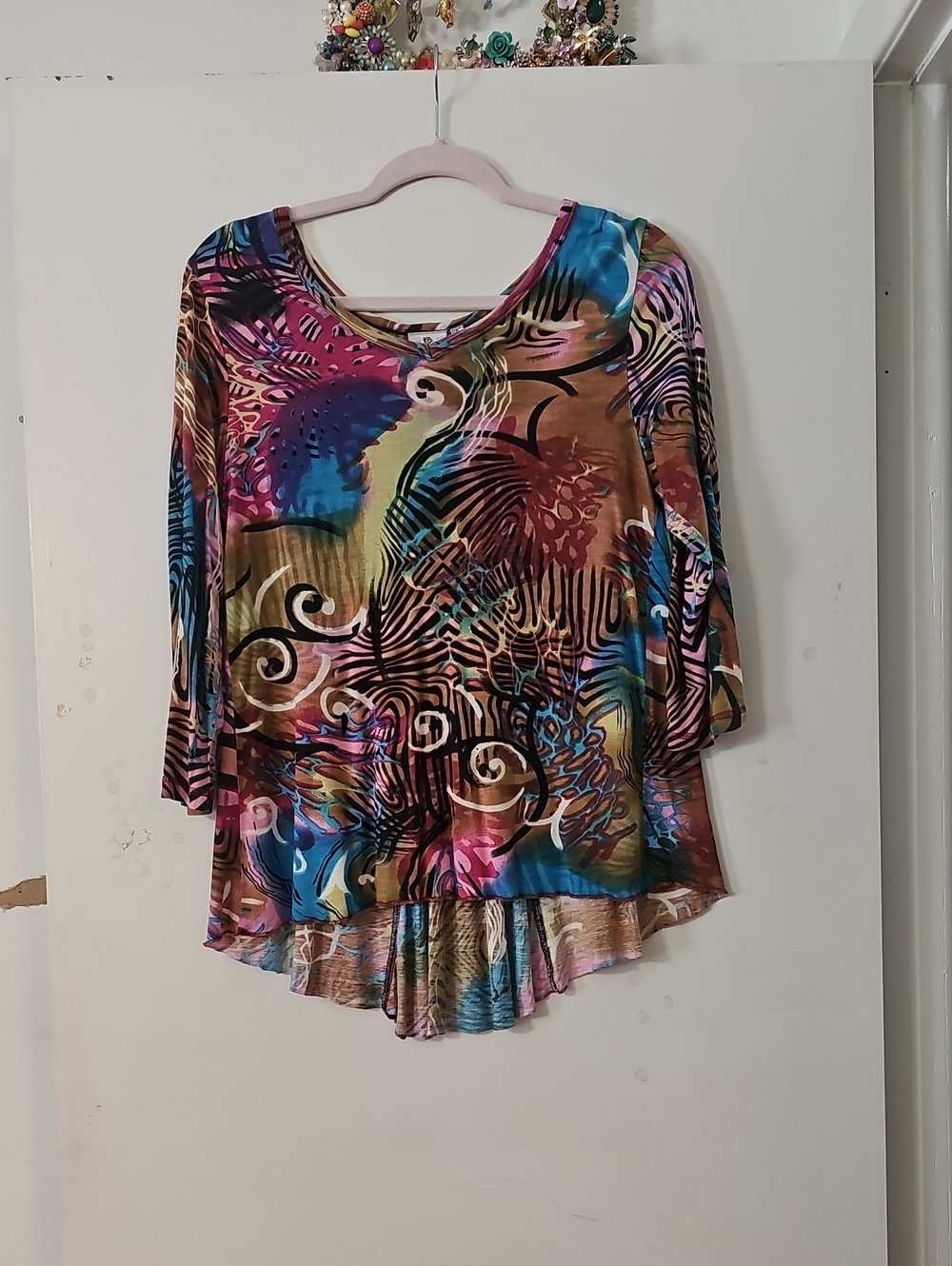Parsley & Sage Multicolor Abstract Scoop Neck Long Sleeve Top